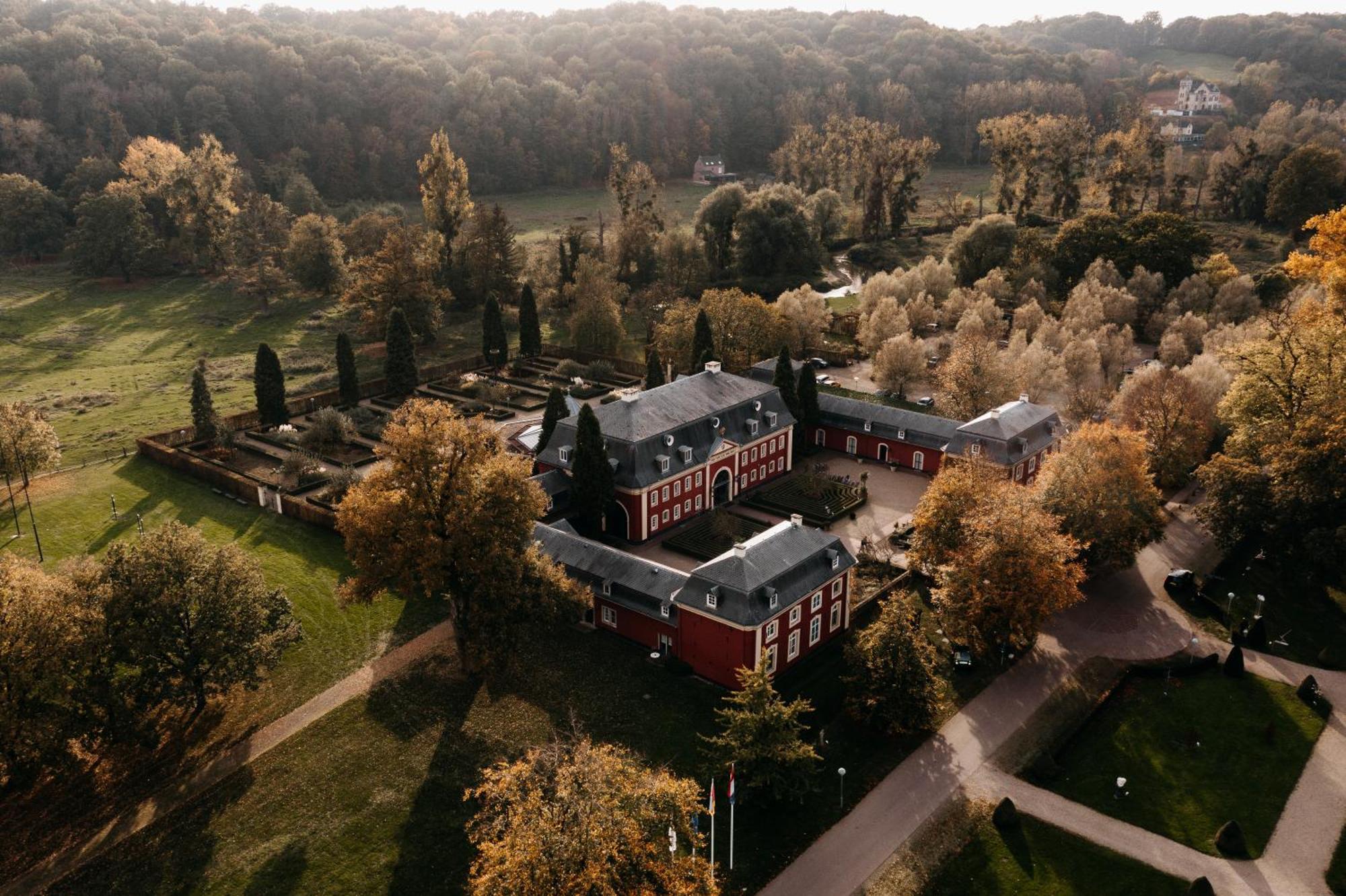 Chateau St Gerlach - Oostwegel Collection, Member Of Relais And Chateaux Valkenburg aan de Geul Екстериор снимка Aerial view of the manor